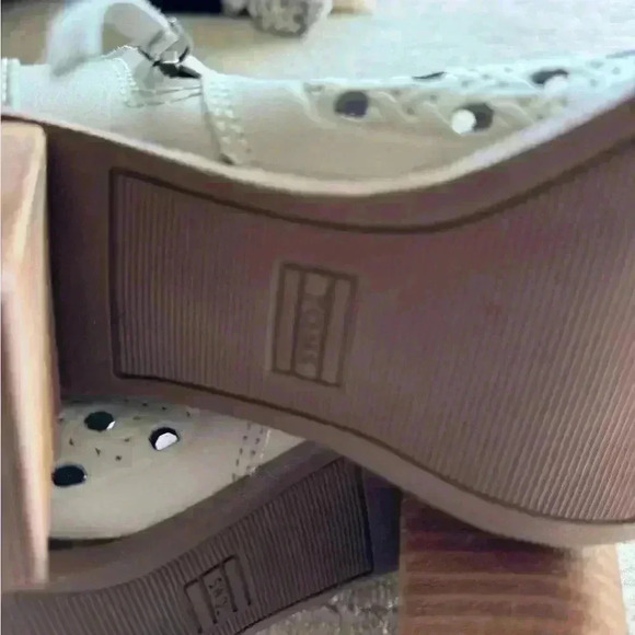 TOMS women's block heel Light gray breathable suede size 8.5 - Picture 6 of 7